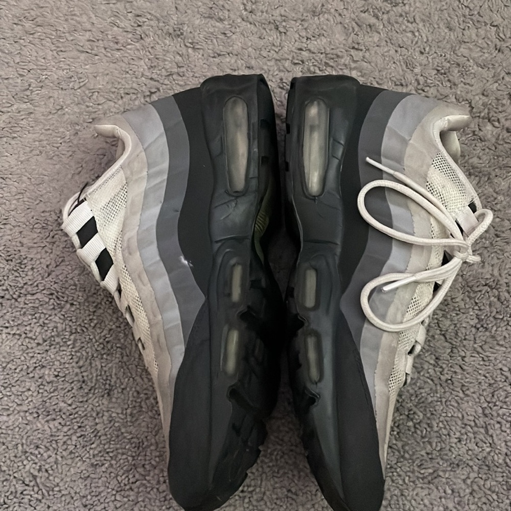 🔥AIRMAX 95 SIZE 10 - Picture 2 of 5